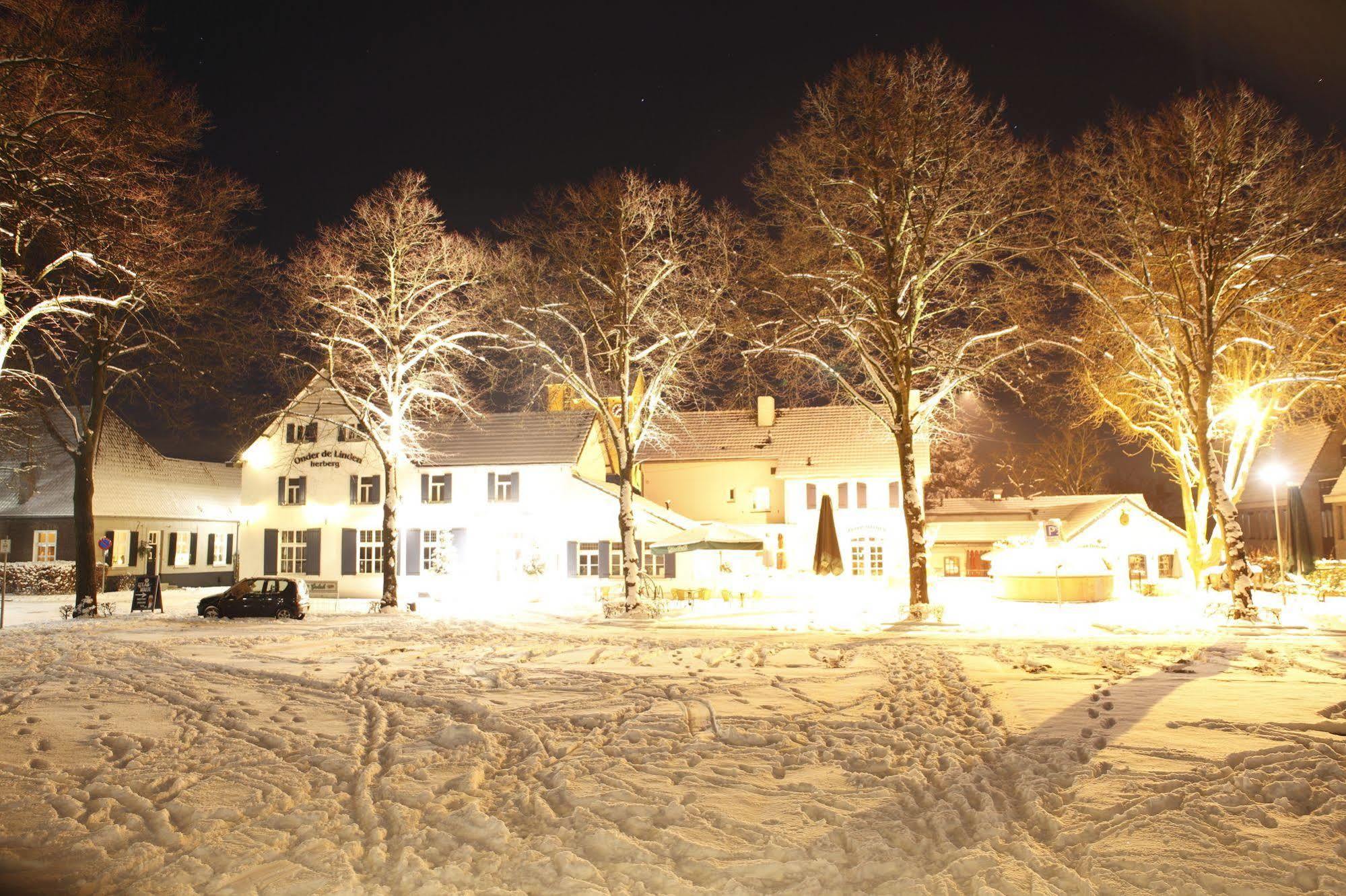 In De Witte Dame Hotel Bar Kitchen Apartments Grubbenvorst Exterior foto